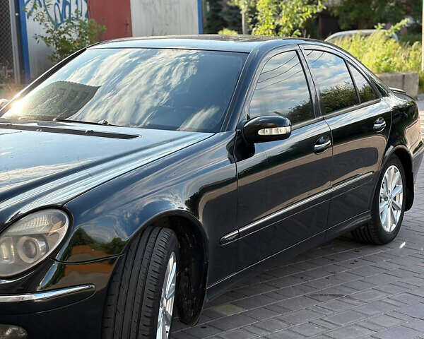 Черный Мерседес Е-Класс, объемом двигателя 3.2 л и пробегом 350 тыс. км за 7350 $, фото 2 на Automoto.ua