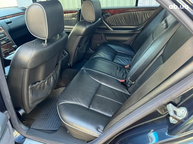 Черный Мерседес Е-Класс, объемом двигателя 2.8 л и пробегом 241 тыс. км за 8490 $, фото 19 на Automoto.ua