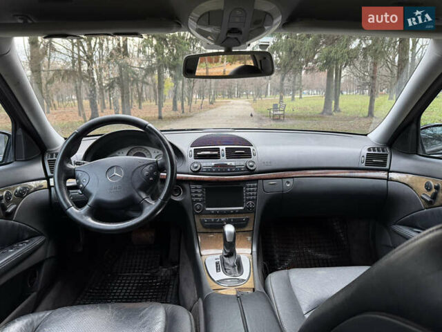 Черный Мерседес Е-Класс, объемом двигателя 3.2 л и пробегом 340 тыс. км за 2999 $, фото 11 на Automoto.ua