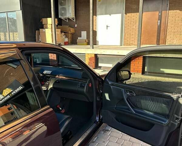 Черный Мерседес Е-Класс, объемом двигателя 2.7 л и пробегом 393 тыс. км за 6650 $, фото 6 на Automoto.ua