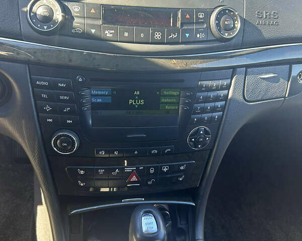 Чорний Мерседес Е-Клас, об'ємом двигуна 3.2 л та пробігом 170 тис. км за 8500 $, фото 17 на Automoto.ua