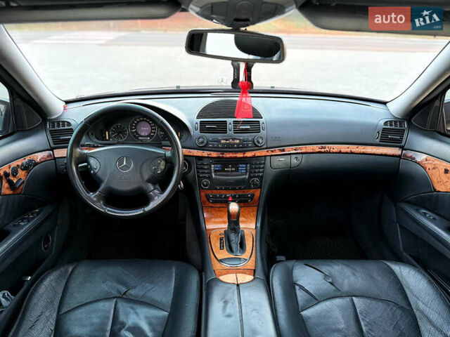 Чорний Мерседес Е-Клас, об'ємом двигуна 3.2 л та пробігом 309 тис. км за 4600 $, фото 19 на Automoto.ua