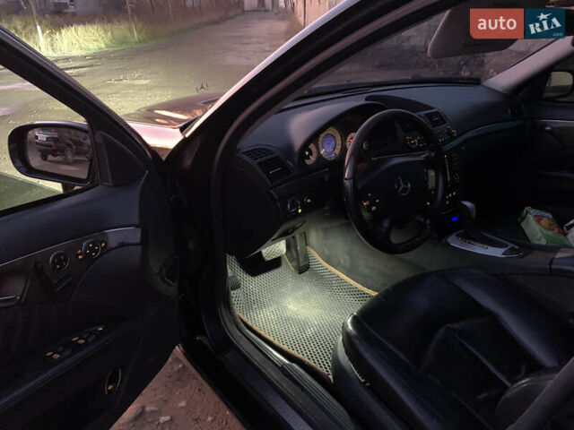 Черный Мерседес Е-Класс, объемом двигателя 2.7 л и пробегом 400 тыс. км за 7299 $, фото 18 на Automoto.ua