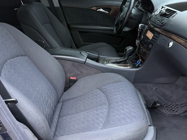 Черный Мерседес Е-Класс, объемом двигателя 2.1 л и пробегом 359 тыс. км за 6600 $, фото 10 на Automoto.ua