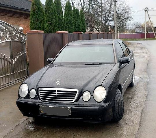 Чорний Мерседес Е-Клас, об'ємом двигуна 2 л та пробігом 380 тис. км за 3900 $, фото 2 на Automoto.ua
