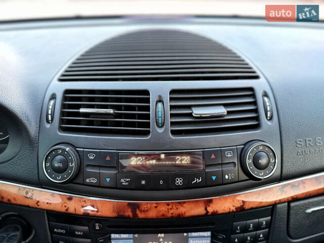 Чорний Мерседес Е-Клас, об'ємом двигуна 3.2 л та пробігом 309 тис. км за 4600 $, фото 22 на Automoto.ua