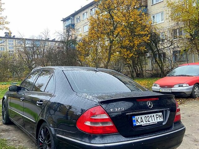 Черный Мерседес Е-Класс, объемом двигателя 3.2 л и пробегом 458 тыс. км за 5000 $, фото 4 на Automoto.ua
