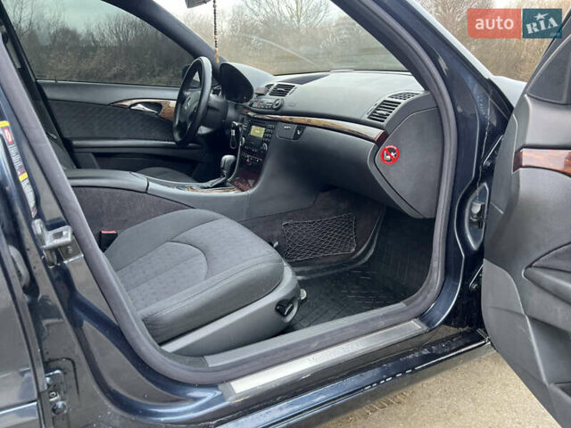 Черный Мерседес Е-Класс, объемом двигателя 2.7 л и пробегом 400 тыс. км за 6900 $, фото 13 на Automoto.ua