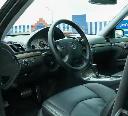 Черный Мерседес Е-Класс, объемом двигателя 4.97 л и пробегом 300 тыс. км за 9300 $, фото 18 на Automoto.ua