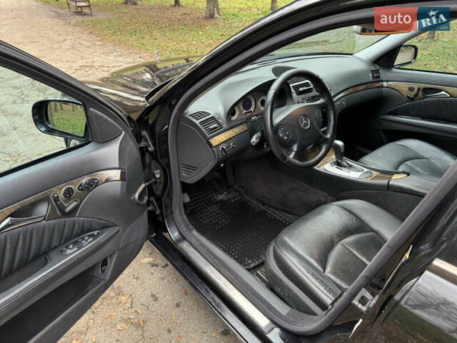 Черный Мерседес Е-Класс, объемом двигателя 3.2 л и пробегом 340 тыс. км за 2999 $, фото 9 на Automoto.ua