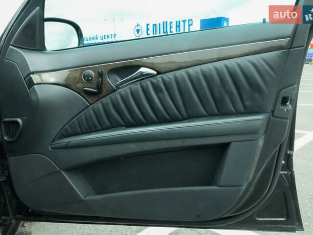 Черный Мерседес Е-Класс, объемом двигателя 4.97 л и пробегом 300 тыс. км за 9300 $, фото 24 на Automoto.ua