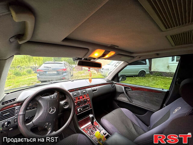 Черный Мерседес Е-Класс, объемом двигателя 2 л и пробегом 200 тыс. км за 4000 $, фото 6 на Automoto.ua