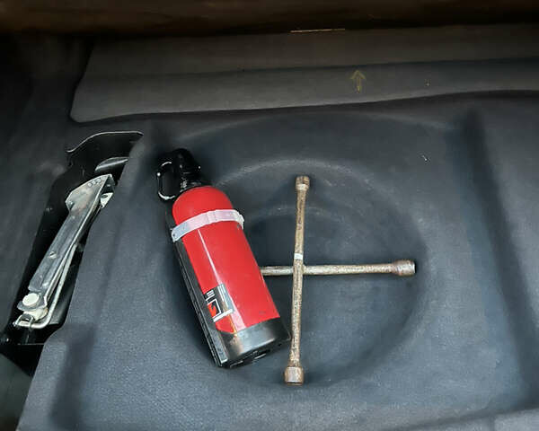 Чорний Мерседес Е-Клас, об'ємом двигуна 2.69 л та пробігом 314 тис. км за 7500 $, фото 33 на Automoto.ua