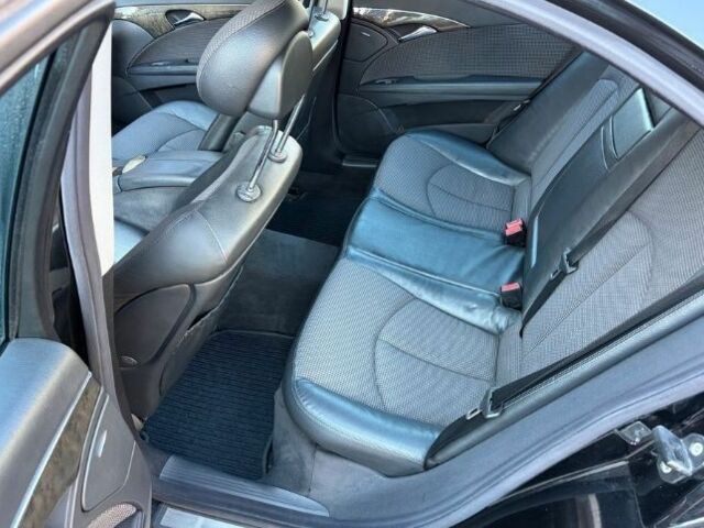 Черный Мерседес Е-Класс, объемом двигателя 2.7 л и пробегом 314 тыс. км за 2200 $, фото 5 на Automoto.ua