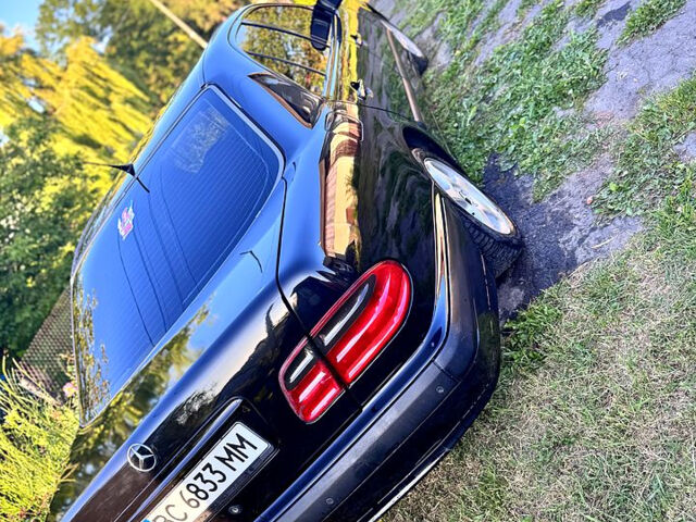 Черный Мерседес Е-Класс, объемом двигателя 2 л и пробегом 200 тыс. км за 4000 $, фото 2 на Automoto.ua