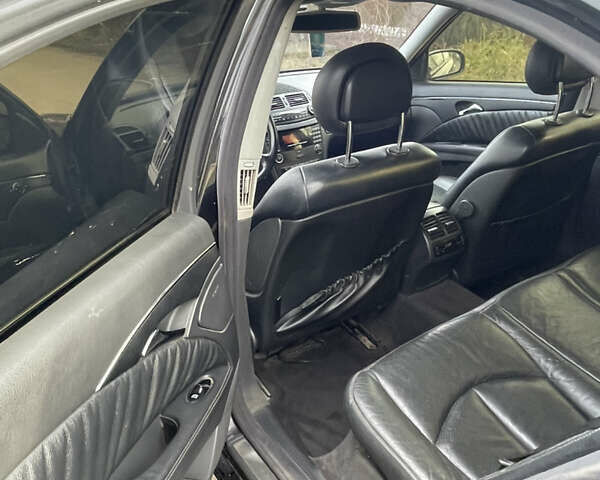 Черный Мерседес Е-Класс, объемом двигателя 2.7 л и пробегом 320 тыс. км за 5450 $, фото 13 на Automoto.ua