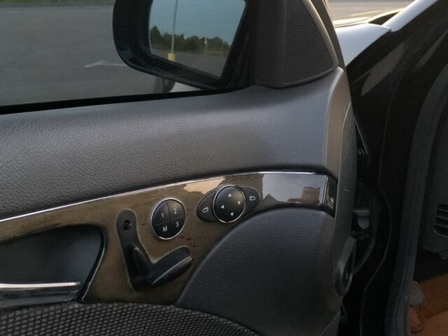 Черный Мерседес Е-Класс, объемом двигателя 2.7 л и пробегом 420 тыс. км за 3400 $, фото 8 на Automoto.ua