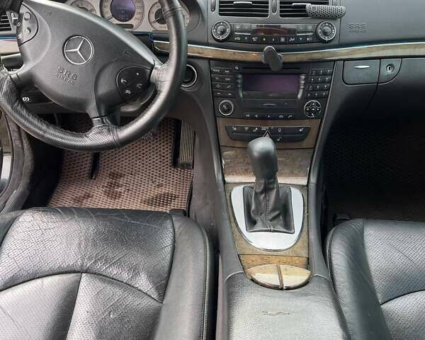 Черный Мерседес Е-Класс, объемом двигателя 2.69 л и пробегом 322 тыс. км за 5650 $, фото 13 на Automoto.ua