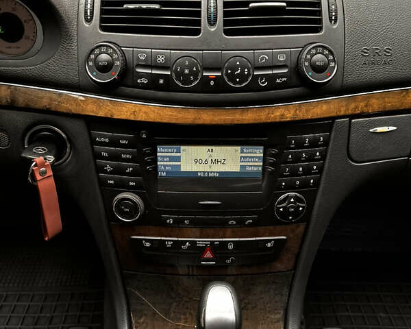 Черный Мерседес Е-Класс, объемом двигателя 2.7 л и пробегом 350 тыс. км за 5850 $, фото 33 на Automoto.ua