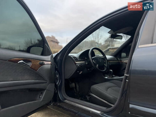 Черный Мерседес Е-Класс, объемом двигателя 2.7 л и пробегом 400 тыс. км за 6900 $, фото 12 на Automoto.ua