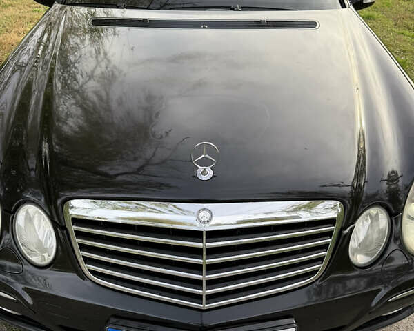 Мерседес Е-Класс 2002 в Николаеве на Automoto.ua Черный Мерседес Е-Класс, объемом двигателя 1.8 л и пробегом 340 тыс. км за 6200 $, фото 2 на Automoto.ua