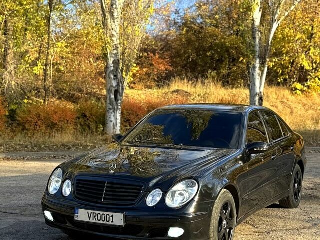 Черный Мерседес Е-Класс, объемом двигателя 1.8 л и пробегом 250 тыс. км за 5999 $, фото 2 на Automoto.ua