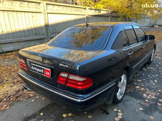 Черный Мерседес Е-Класс, объемом двигателя 2.8 л и пробегом 241 тыс. км за 8490 $, фото 4 на Automoto.ua