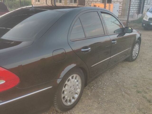 Черный Мерседес Е-Класс, объемом двигателя 2.6 л и пробегом 167 тыс. км за 6500 $, фото 1 на Automoto.ua