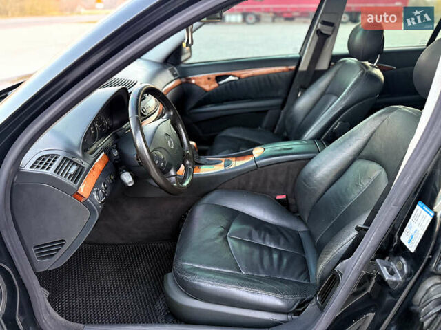 Чорний Мерседес Е-Клас, об'ємом двигуна 3.2 л та пробігом 309 тис. км за 4600 $, фото 28 на Automoto.ua