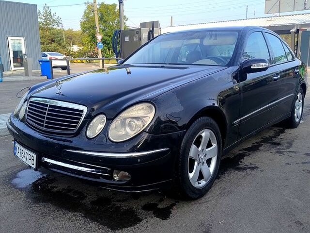 Черный Мерседес Е-Класс, объемом двигателя 2.7 л и пробегом 413 тыс. км за 4950 $, фото 1 на Automoto.ua