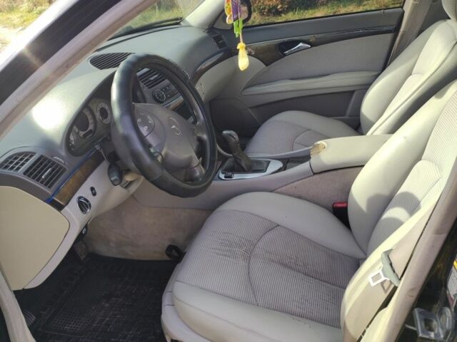 Черный Мерседес Е-Класс, объемом двигателя 1.8 л и пробегом 340 тыс. км за 5100 $, фото 5 на Automoto.ua