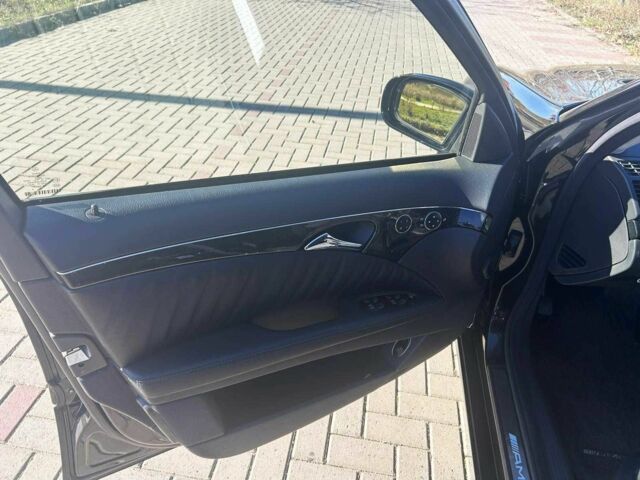 Чорний Мерседес Е-Клас, об'ємом двигуна 3.2 л та пробігом 170 тис. км за 8500 $, фото 12 на Automoto.ua