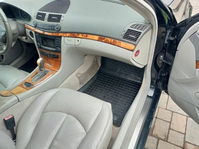 Черный Мерседес Е-Класс, объемом двигателя 2.7 л и пробегом 450 тыс. км за 7000 $, фото 2 на Automoto.ua