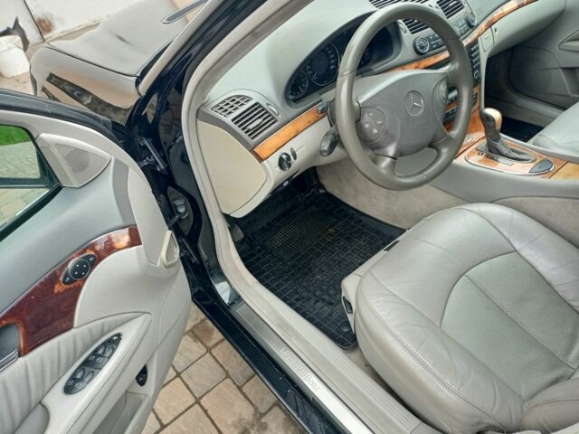 Черный Мерседес Е-Класс, объемом двигателя 2.7 л и пробегом 450 тыс. км за 7000 $, фото 3 на Automoto.ua