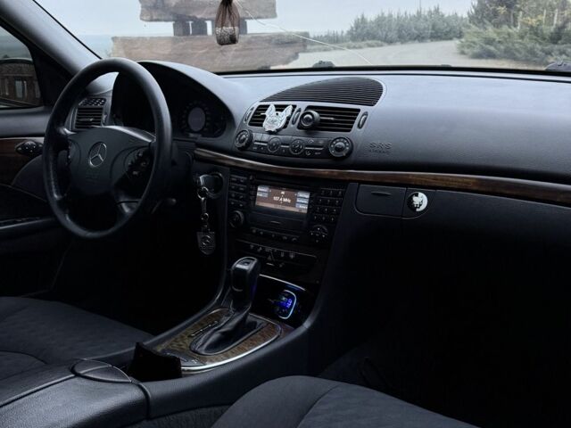 Черный Мерседес Е-Класс, объемом двигателя 2.1 л и пробегом 359 тыс. км за 6600 $, фото 11 на Automoto.ua