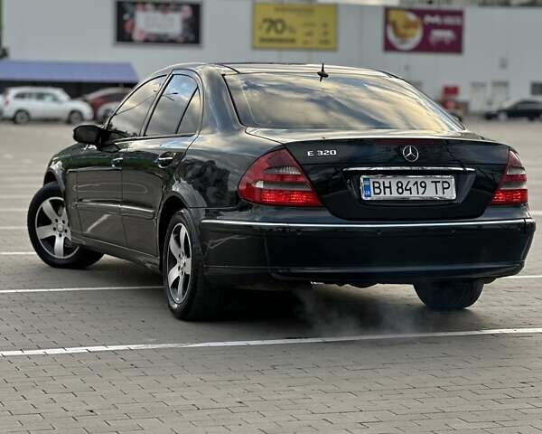 Черный Мерседес Е-Класс, объемом двигателя 3.2 л и пробегом 243 тыс. км за 4699 $, фото 4 на Automoto.ua