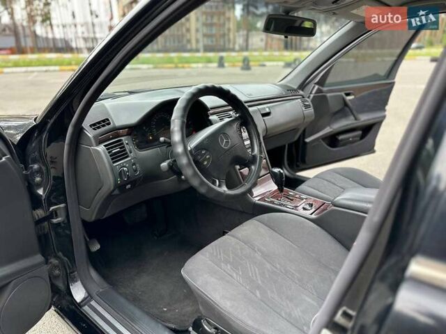 Черный Мерседес Е-Класс, объемом двигателя 2 л и пробегом 423 тыс. км за 2950 $, фото 7 на Automoto.ua