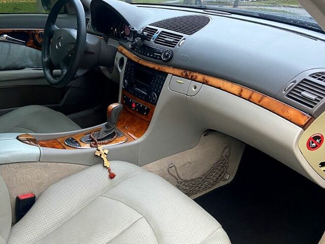 Черный Мерседес Е-Класс, объемом двигателя 3.2 л и пробегом 458 тыс. км за 5000 $, фото 5 на Automoto.ua