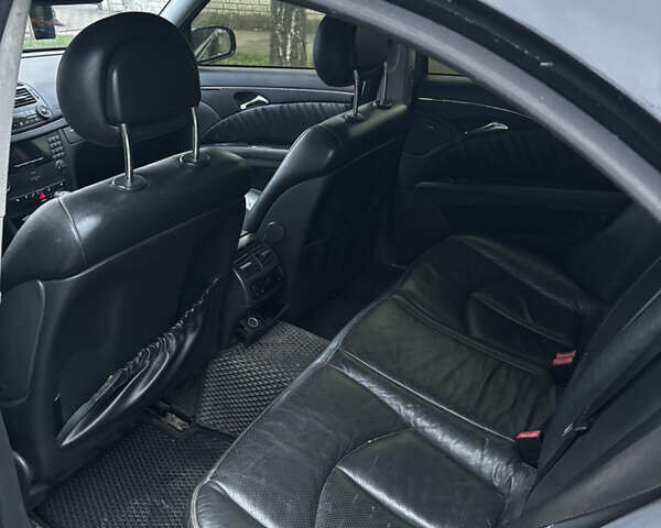 Чорний Мерседес Е-Клас, об'ємом двигуна 2.69 л та пробігом 326 тис. км за 5200 $, фото 7 на Automoto.ua