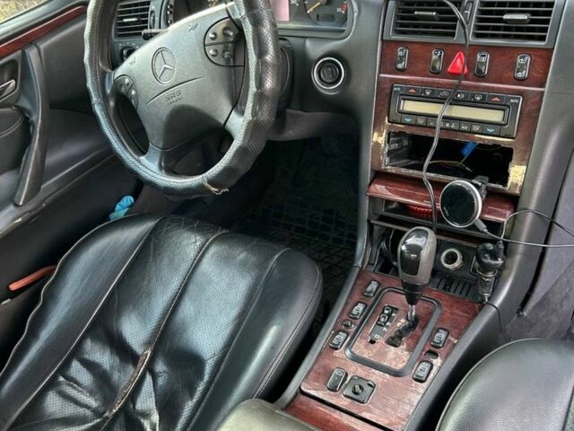 Чорний Мерседес Е-Клас, об'ємом двигуна 0 л та пробігом 250 тис. км за 850 $, фото 3 на Automoto.ua