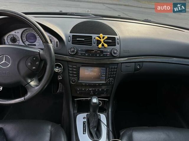 Черный Мерседес Е-Класс, объемом двигателя 5 л и пробегом 185 тыс. км за 13000 $, фото 8 на Automoto.ua