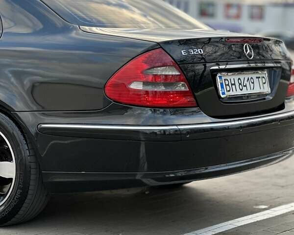 Черный Мерседес Е-Класс, объемом двигателя 3.2 л и пробегом 243 тыс. км за 4699 $, фото 6 на Automoto.ua