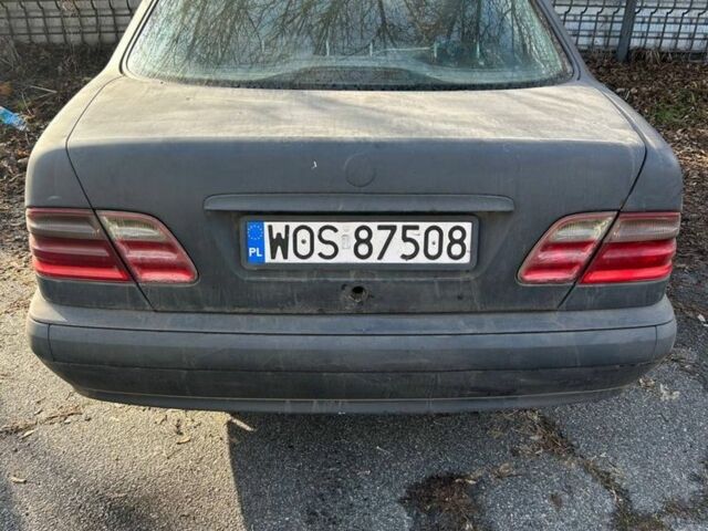 Чорний Мерседес Е-Клас, об'ємом двигуна 0 л та пробігом 250 тис. км за 850 $, фото 1 на Automoto.ua