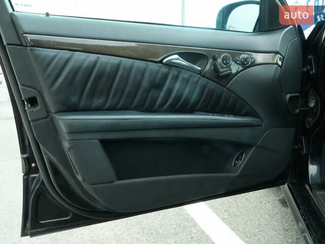 Черный Мерседес Е-Класс, объемом двигателя 4.97 л и пробегом 300 тыс. км за 9300 $, фото 26 на Automoto.ua