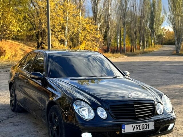 Черный Мерседес Е-Класс, объемом двигателя 1.8 л и пробегом 250 тыс. км за 5999 $, фото 1 на Automoto.ua