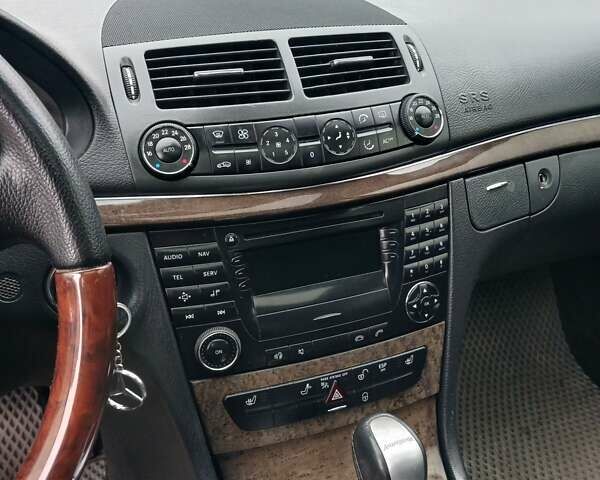 Чорний Мерседес Е-Клас, об'ємом двигуна 3.2 л та пробігом 370 тис. км за 6500 $, фото 14 на Automoto.ua