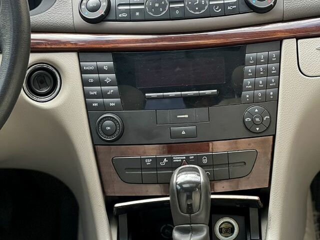 Чорний Мерседес Е-Клас, об'ємом двигуна 2.6 л та пробігом 307 тис. км за 6500 $, фото 11 на Automoto.ua