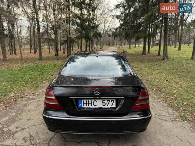 Черный Мерседес Е-Класс, объемом двигателя 3.2 л и пробегом 340 тыс. км за 2999 $, фото 4 на Automoto.ua