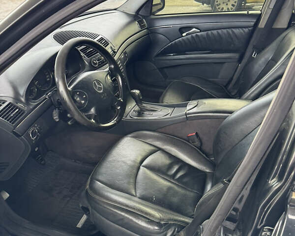 Черный Мерседес Е-Класс, объемом двигателя 2.69 л и пробегом 326 тыс. км за 6000 $, фото 8 на Automoto.ua