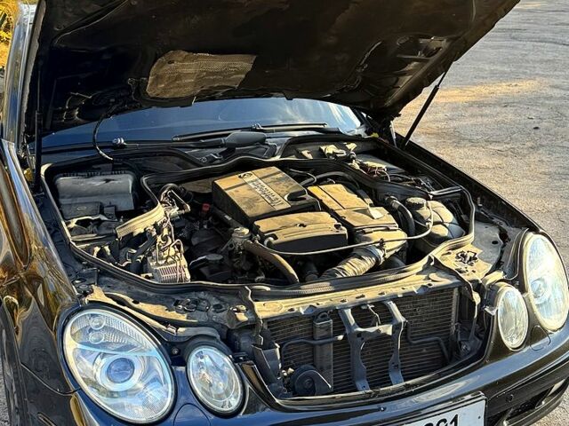 Черный Мерседес Е-Класс, объемом двигателя 1.8 л и пробегом 250 тыс. км за 5999 $, фото 11 на Automoto.ua